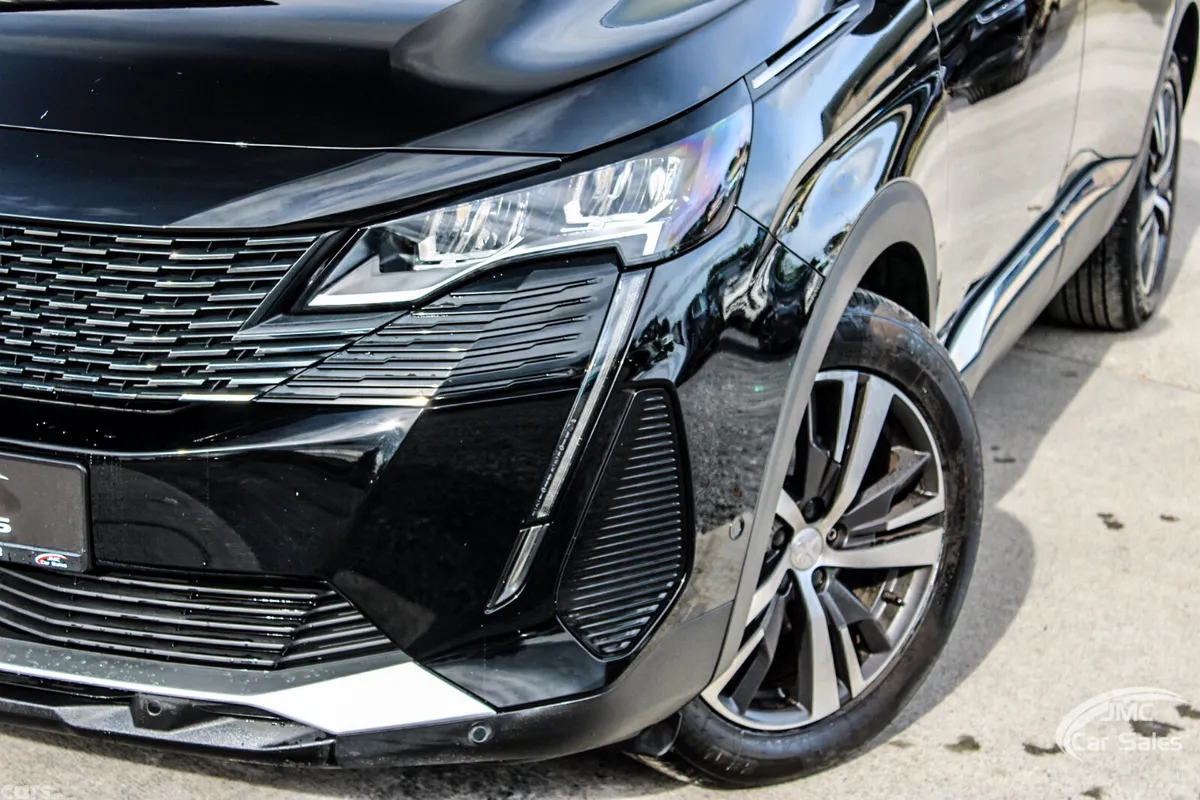 Peugeot 5008 MPV, Diesel, 2022, Black