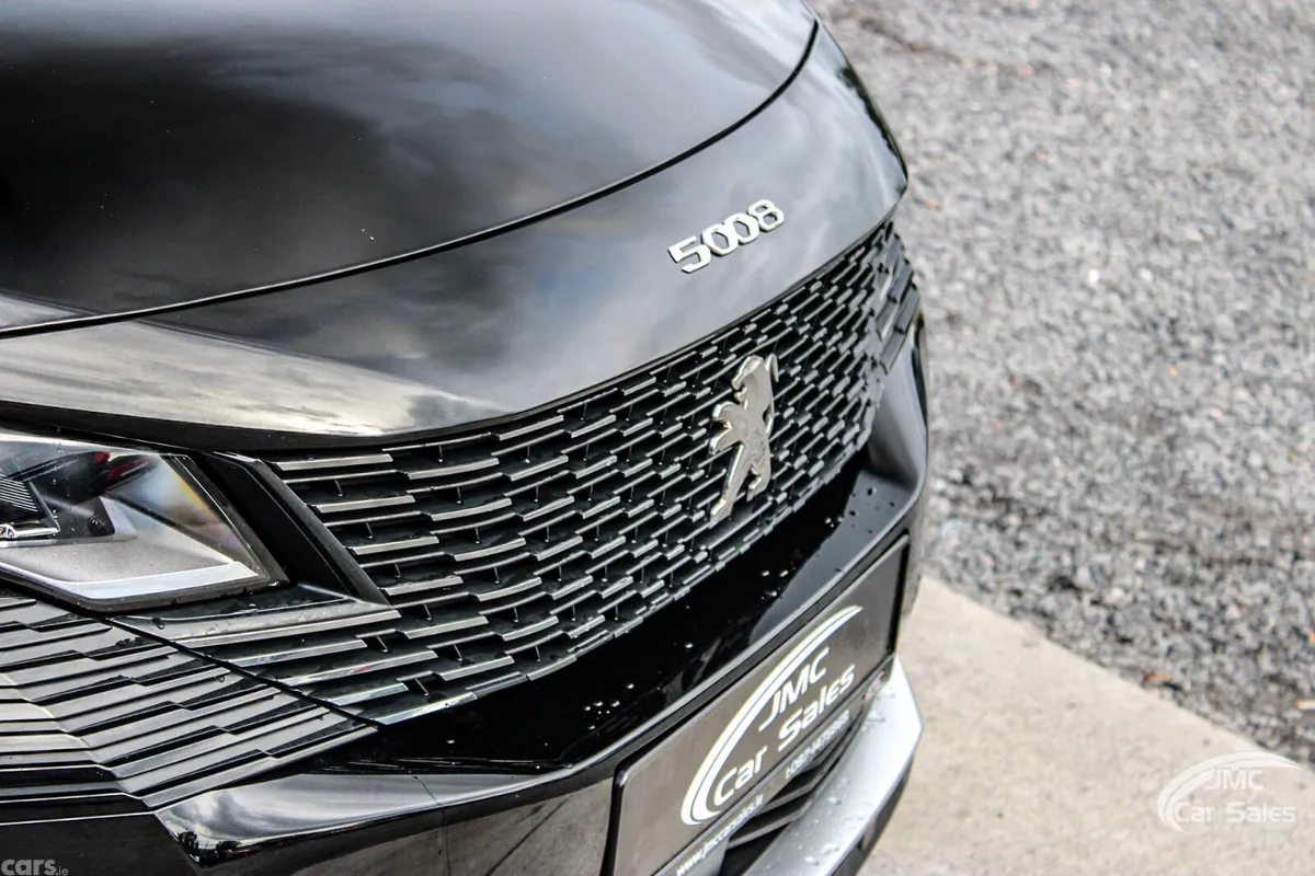 Peugeot 5008 MPV, Diesel, 2022, Black