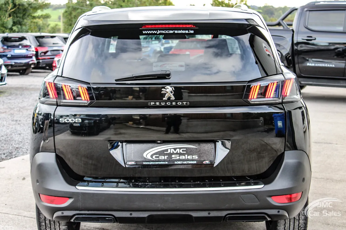 Peugeot 5008 MPV, Diesel, 2022, Black