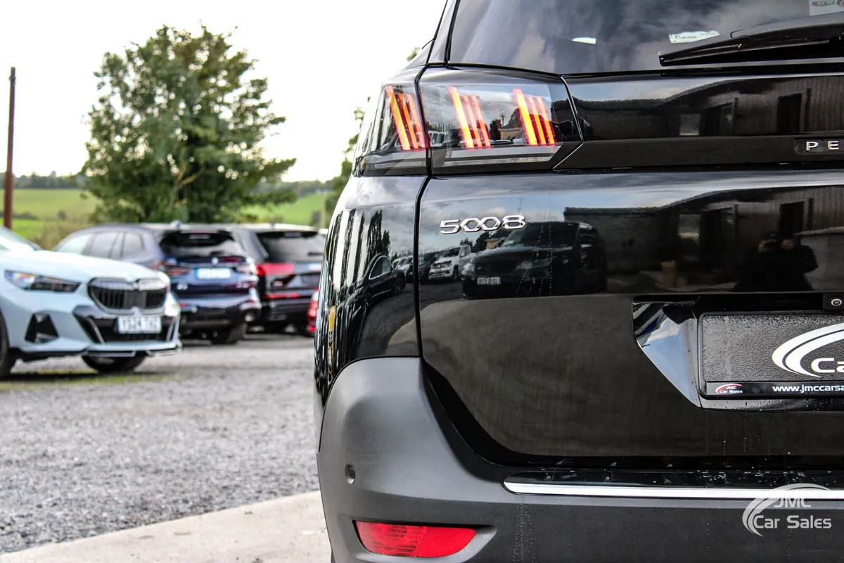 Peugeot 5008 MPV, Diesel, 2022, Black
