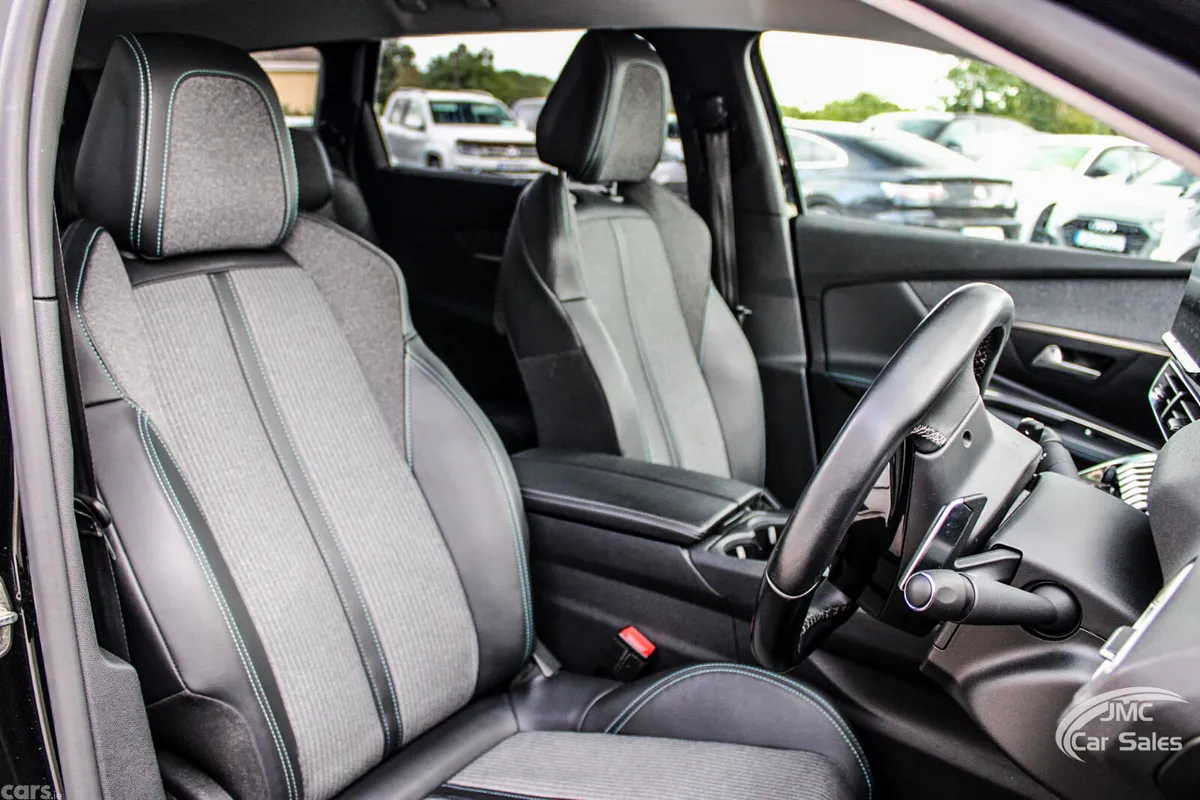 Peugeot 5008 MPV, Diesel, 2022, Black