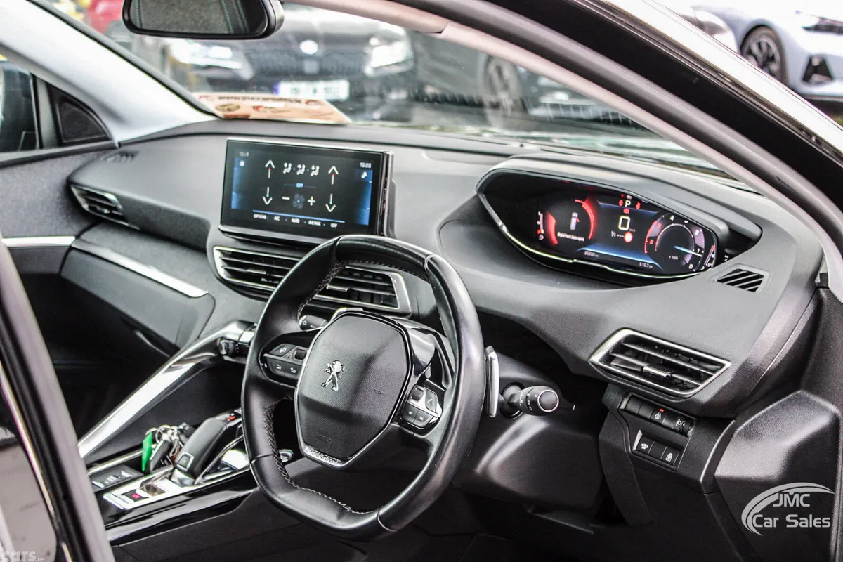 Peugeot 5008 MPV, Diesel, 2022, Black