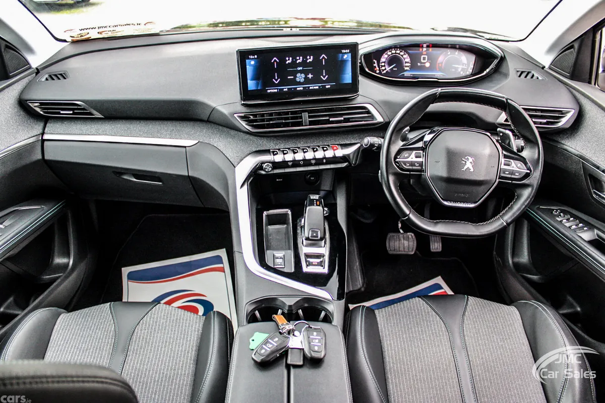 Peugeot 5008 MPV, Diesel, 2022, Black