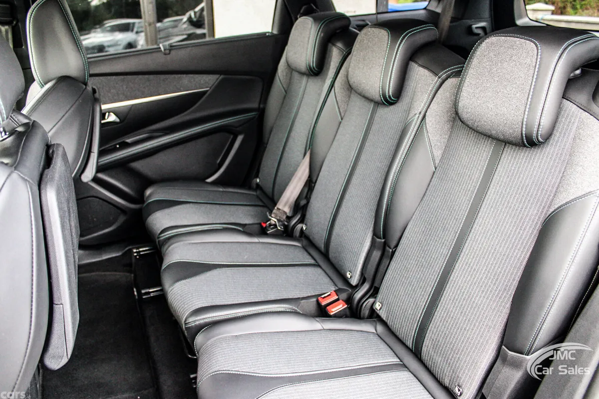 Peugeot 5008 MPV, Diesel, 2022, Black