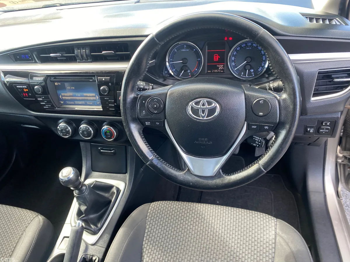 Toyota Corolla Saloon, Diesel, 2016, Beige
