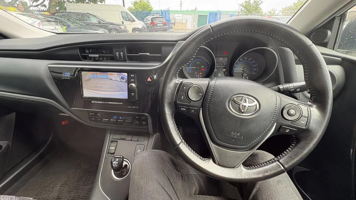 Toyota Auris Hatchback, Petrol Hybrid, 2016, Silver