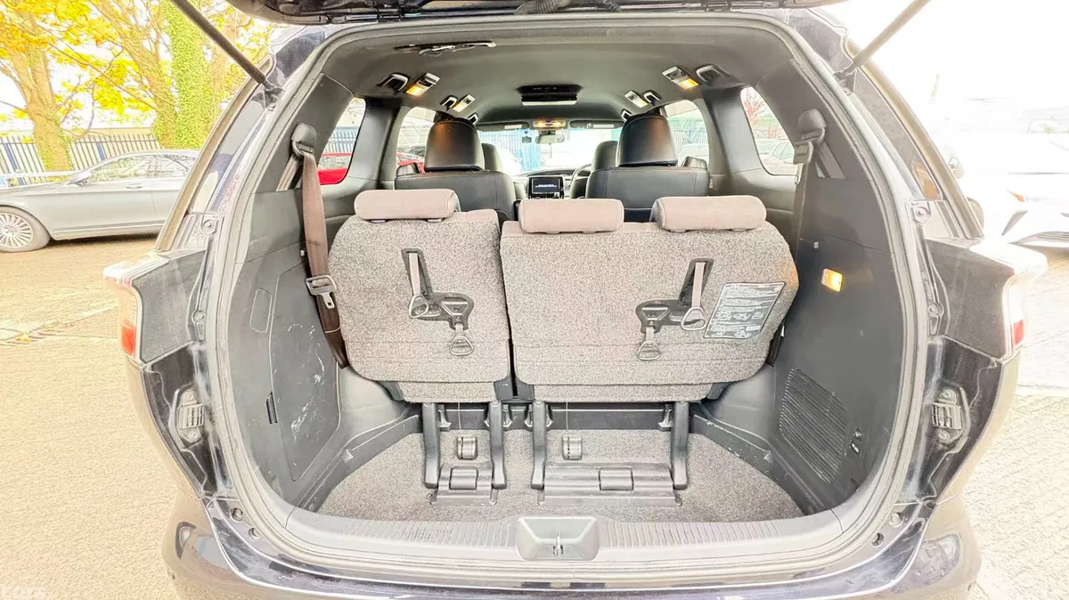 Toyota Estima MPV, Petrol Hybrid, 2016, Black