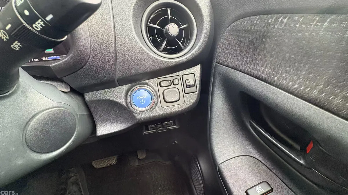 Toyota Vitz Hatchback, Petrol Hybrid, 2017, White