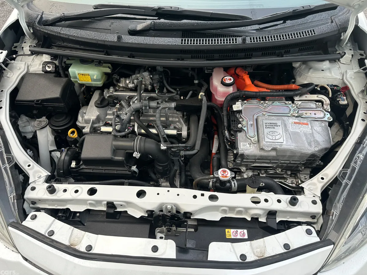 Toyota Aqua Hatchback, Petrol Hybrid, 2018, White