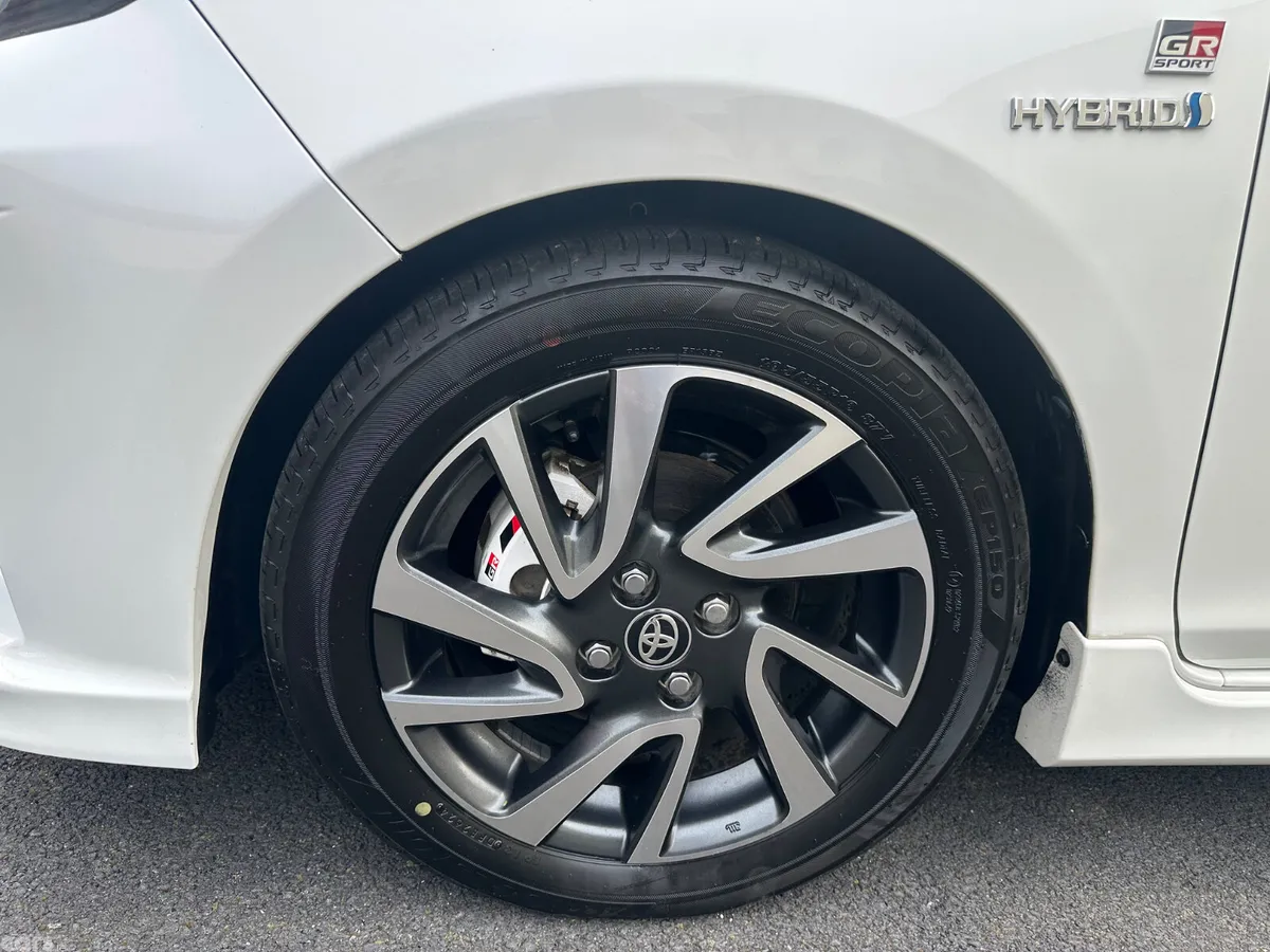 Toyota Aqua Hatchback, Petrol Hybrid, 2018, White