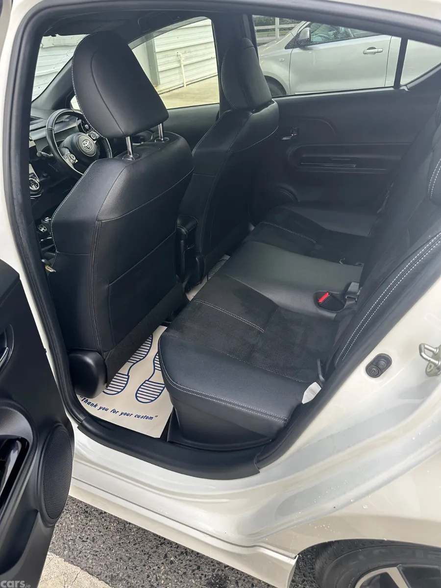 Toyota Aqua Hatchback, Petrol Hybrid, 2018, White