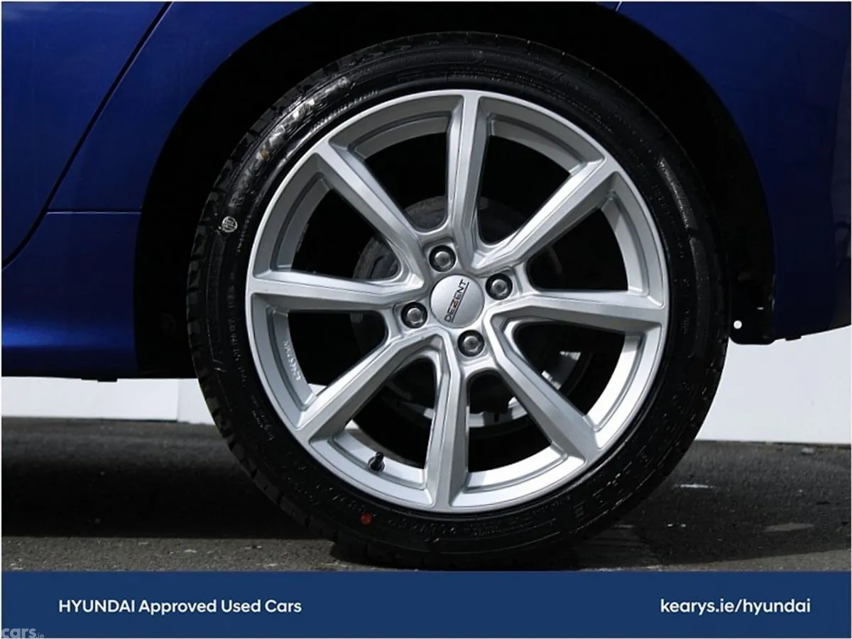 Toyota Yaris Hatchback, Petrol Hybrid, 2021, Blue