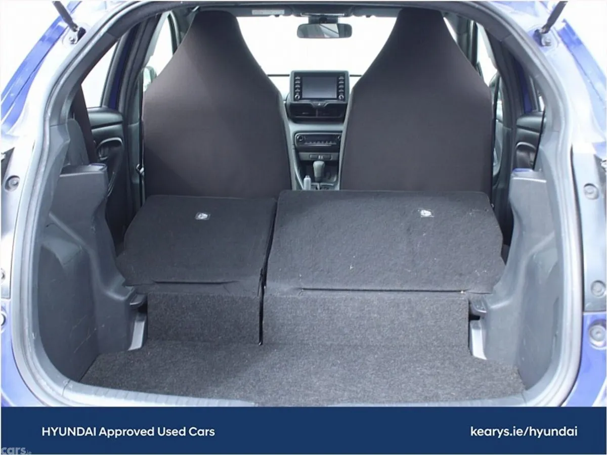 Toyota Yaris Hatchback, Petrol Hybrid, 2021, Blue
