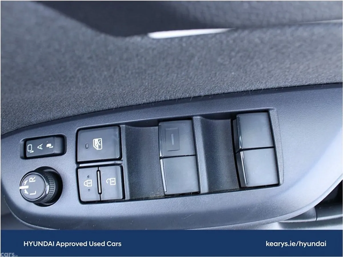 Toyota Yaris Hatchback, Petrol Hybrid, 2021, Blue