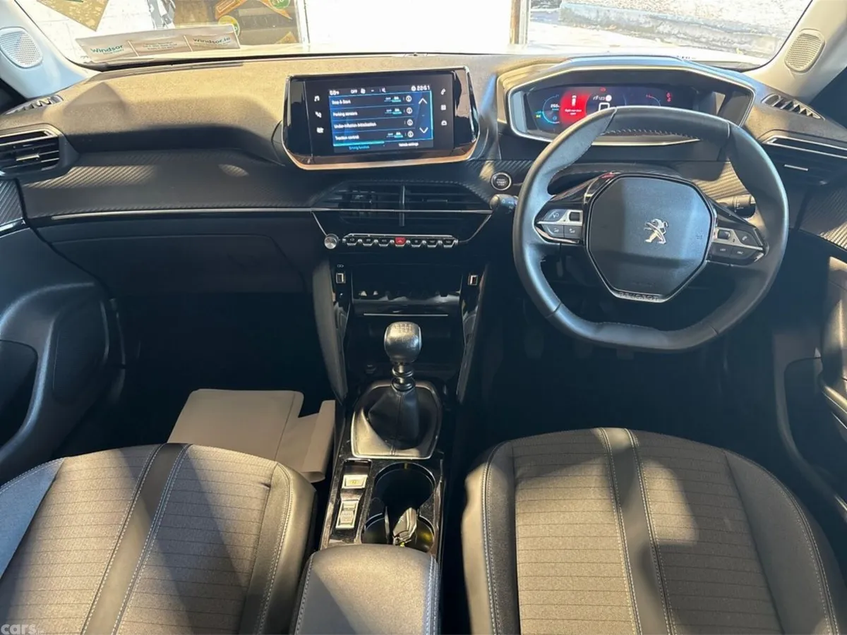 Peugeot 2008 MPV, Petrol, 2022, White