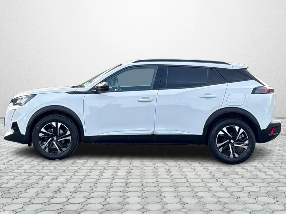 Peugeot 2008 MPV, Petrol, 2022, White