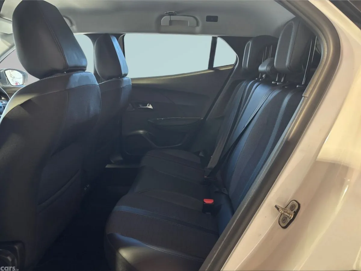 Peugeot 2008 MPV, Petrol, 2022, White