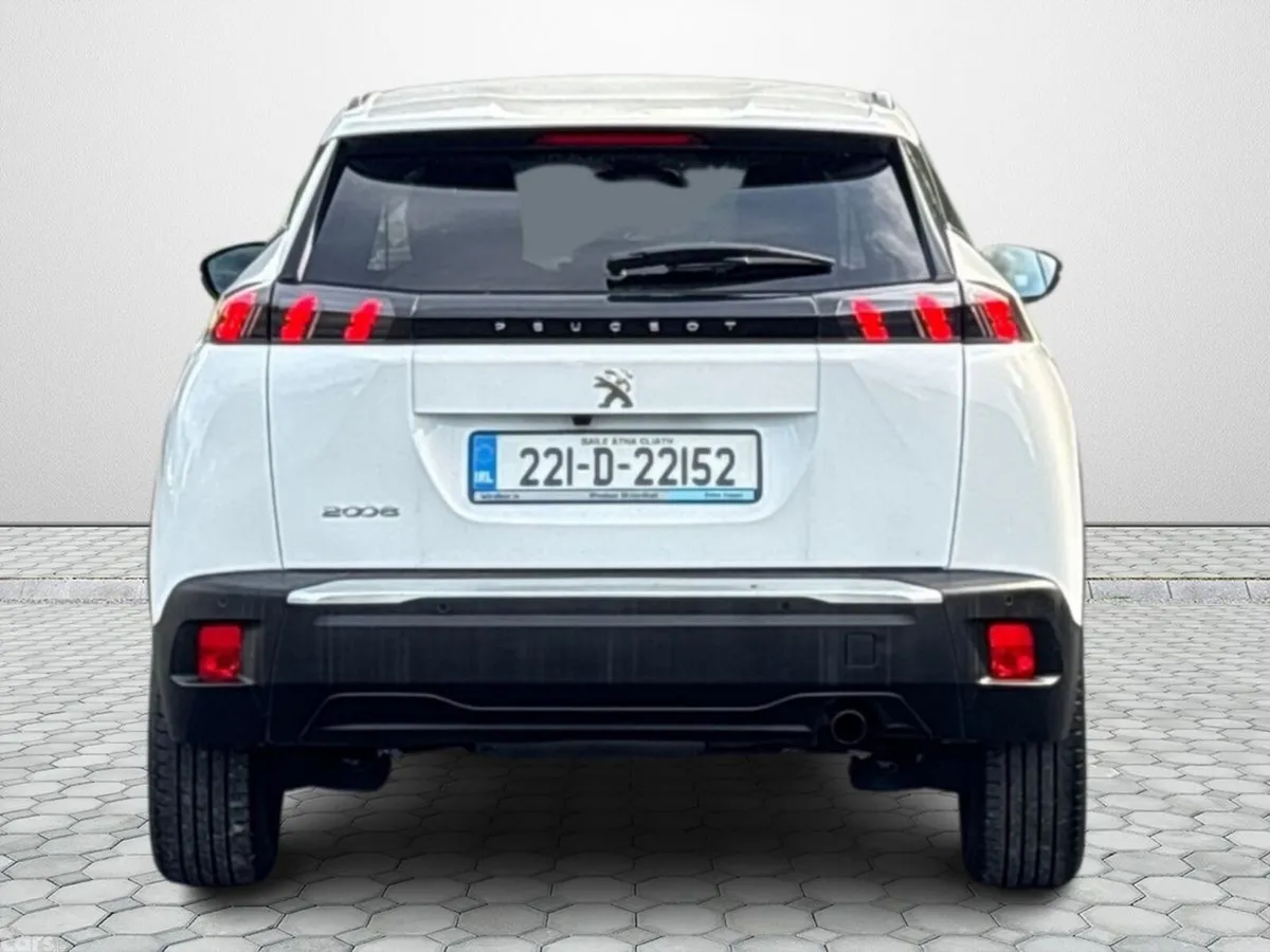 Peugeot 2008 MPV, Petrol, 2022, White