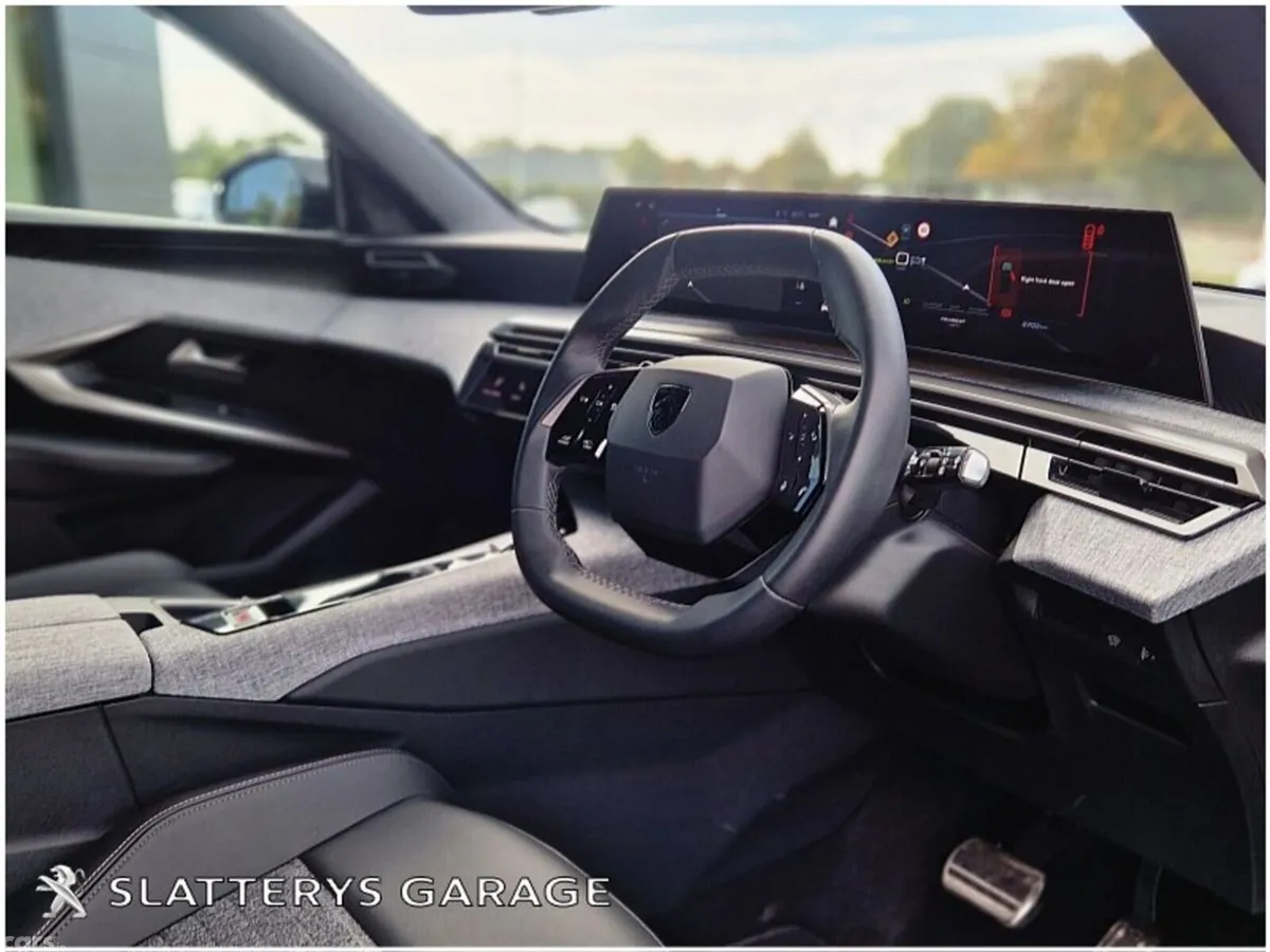 Peugeot 5008 SUV, Electric, 2025, Blue