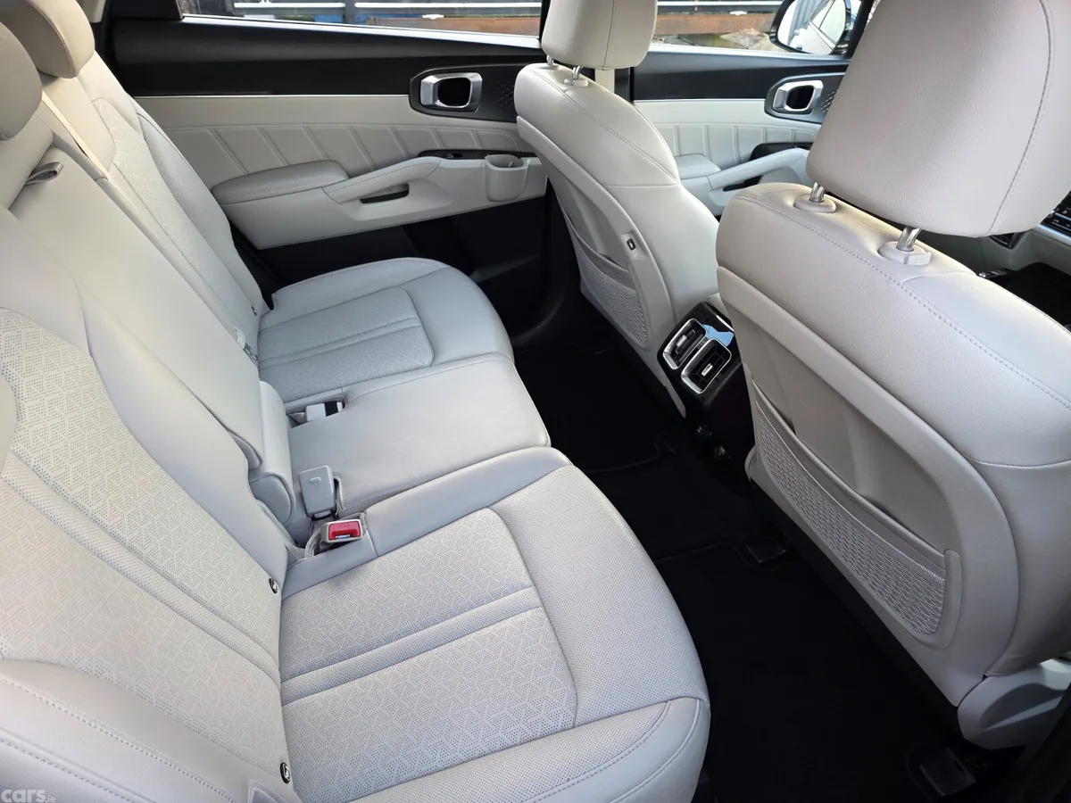Kia Sorento SUV, Petrol Plug-in Hybrid, 2023, Blue