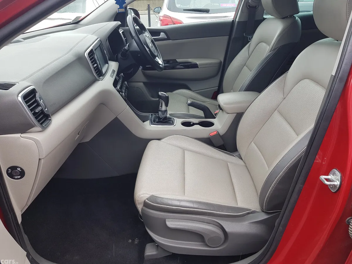 Kia Sportage SUV, Diesel, 2017, Red