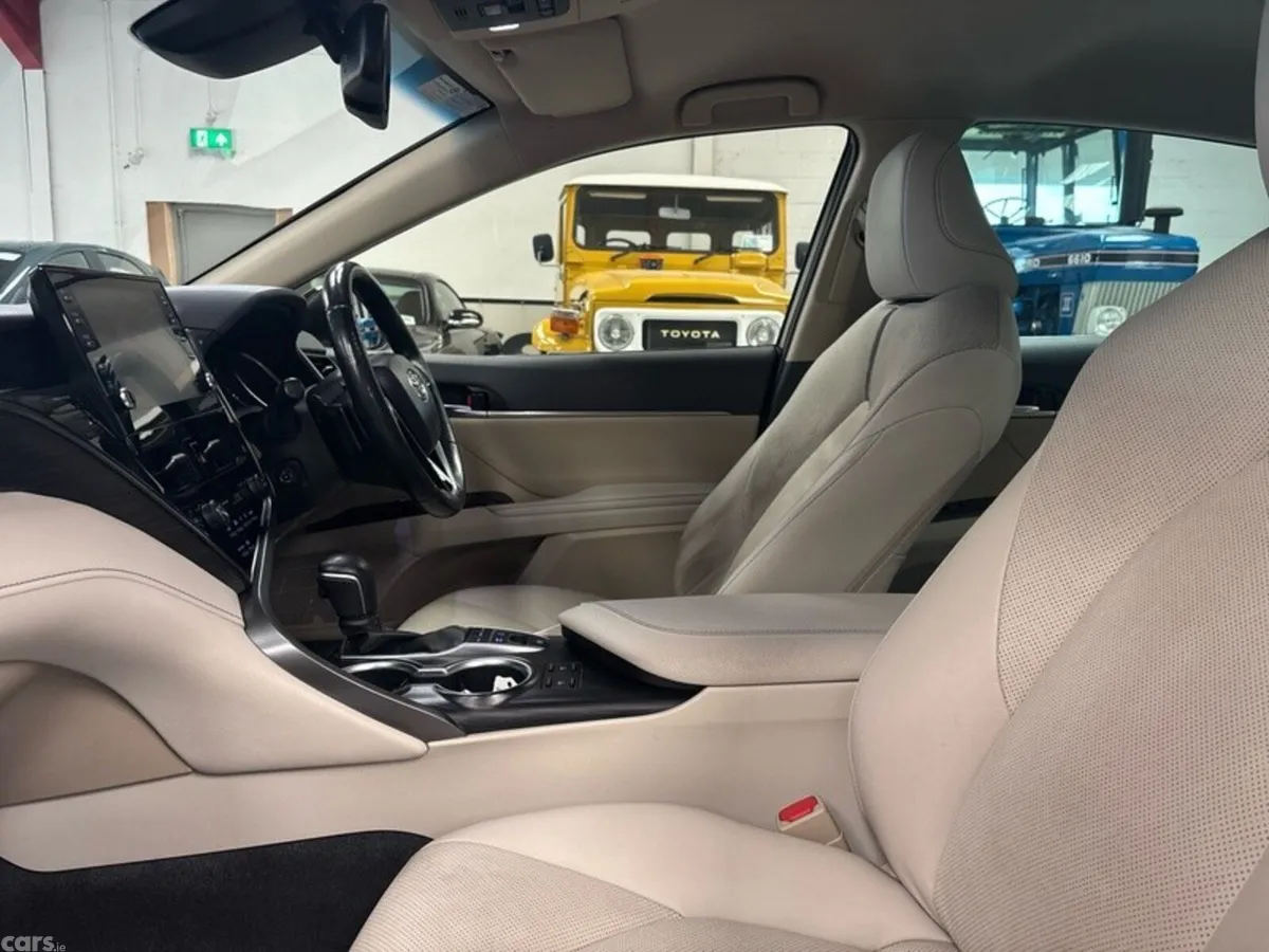 Toyota Camry Saloon, Petrol Hybrid, 2023, Black