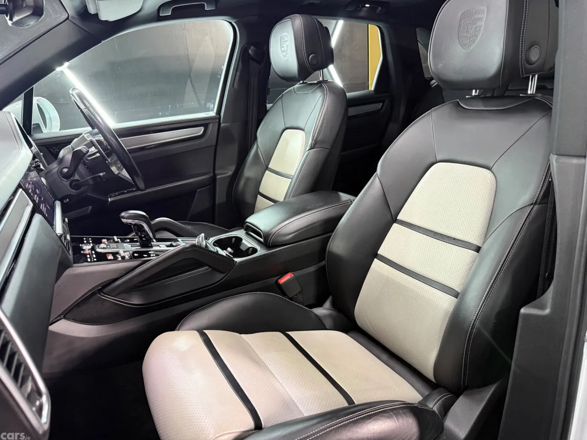Porsche Cayenne SUV, Petrol Plug-in Hybrid, 2020, White