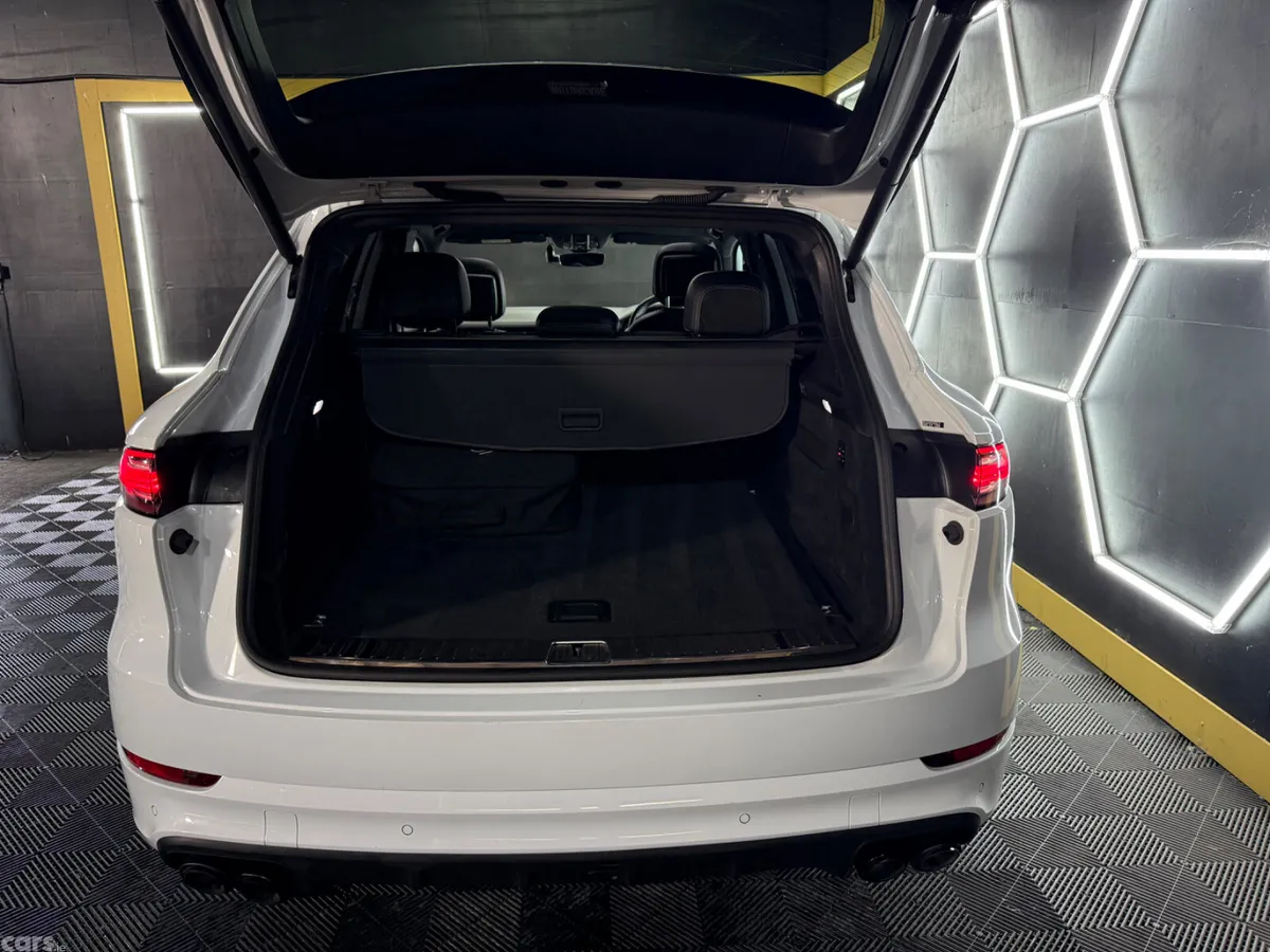 Porsche Cayenne SUV, Petrol Plug-in Hybrid, 2020, White