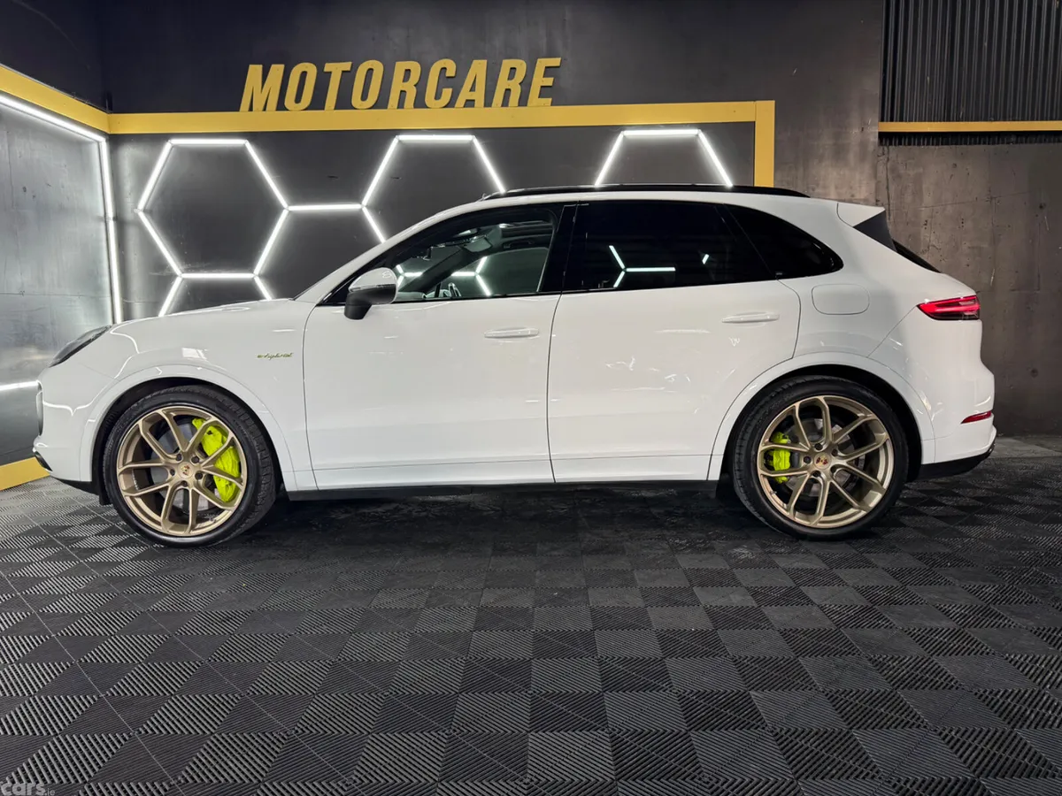 Porsche Cayenne SUV, Petrol Plug-in Hybrid, 2020, White