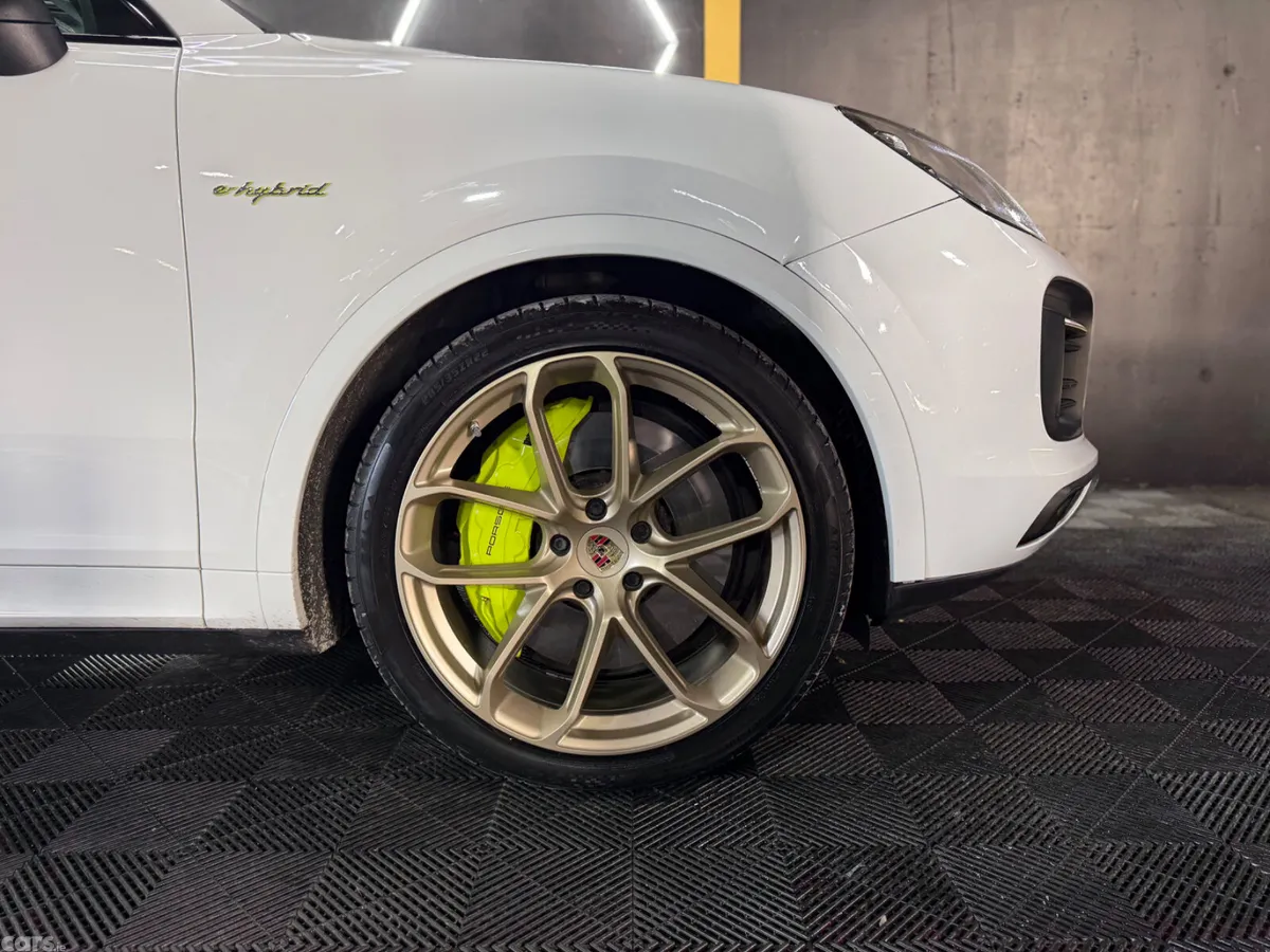 Porsche Cayenne SUV, Petrol Plug-in Hybrid, 2020, White