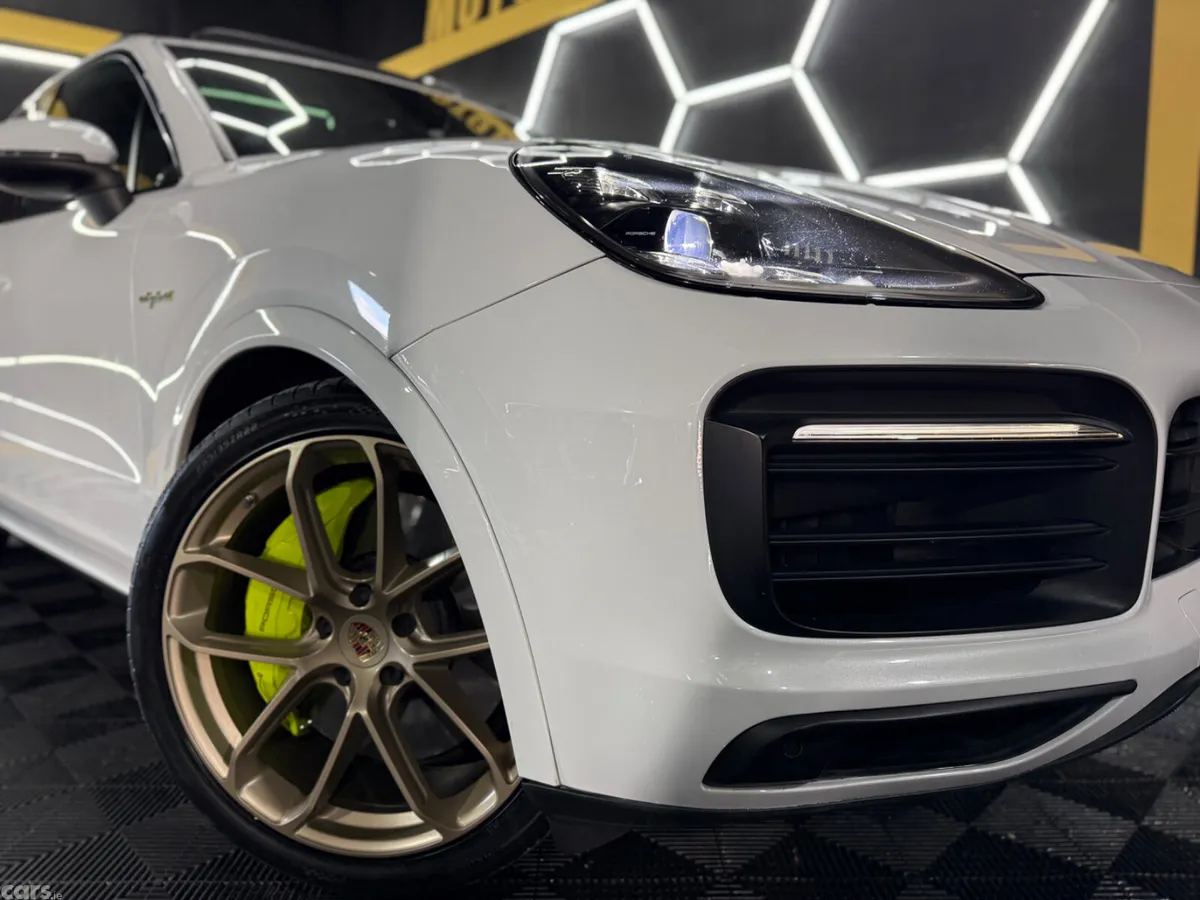 Porsche Cayenne SUV, Petrol Plug-in Hybrid, 2020, White