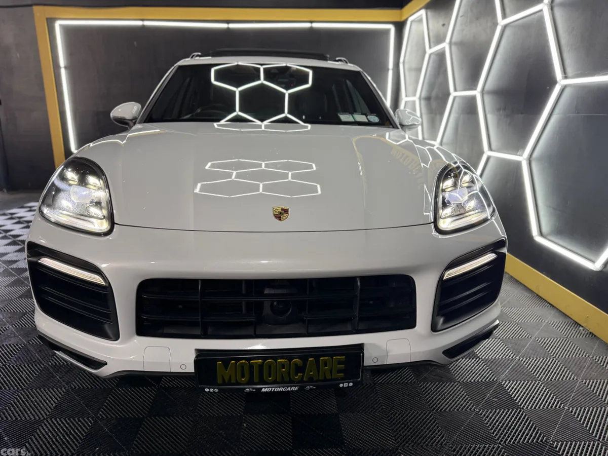 Porsche Cayenne SUV, Petrol Plug-in Hybrid, 2020, White