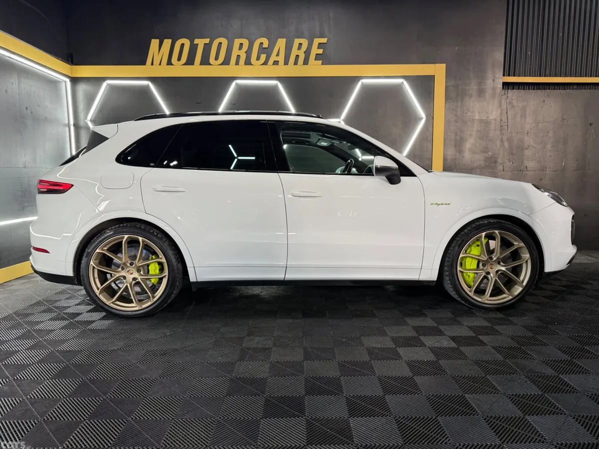 Porsche Cayenne SUV, Petrol Plug-in Hybrid, 2020, White