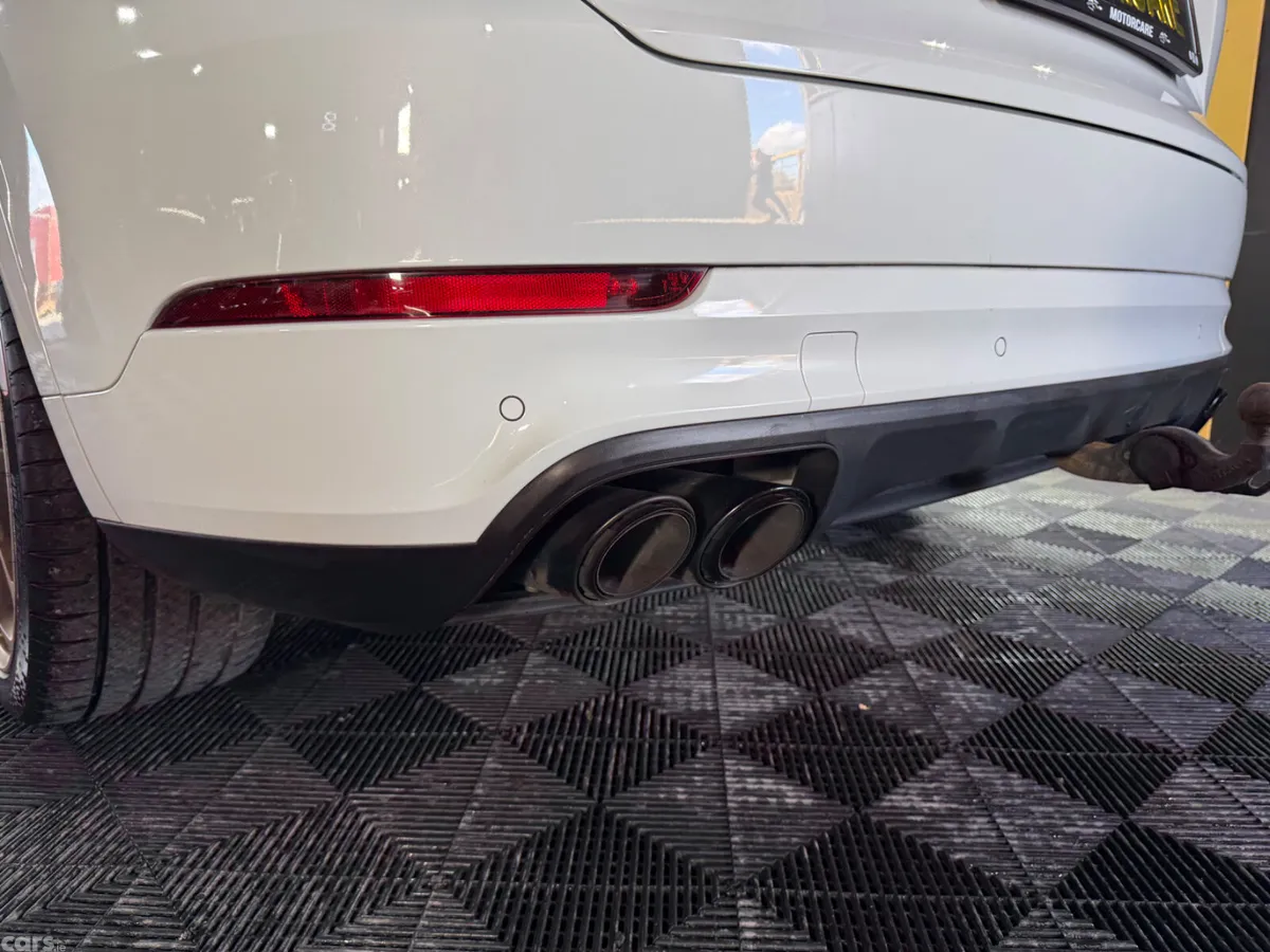 Porsche Cayenne SUV, Petrol Plug-in Hybrid, 2020, White
