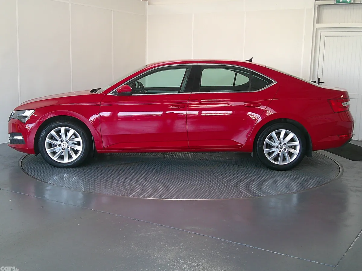 Skoda Superb Saloon, Diesel, 2022, Red