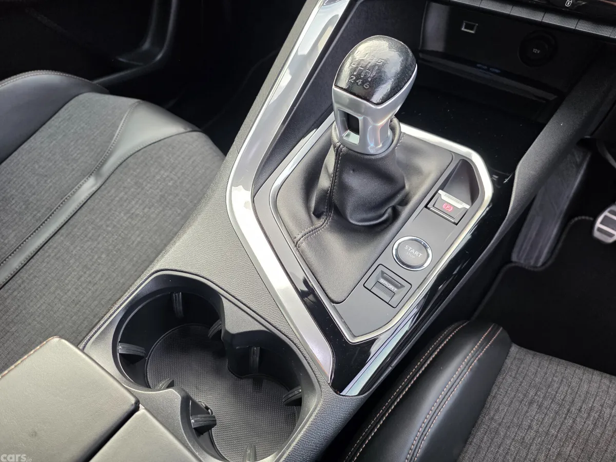 Peugeot 3008 MPV, Petrol, 2019, Grey