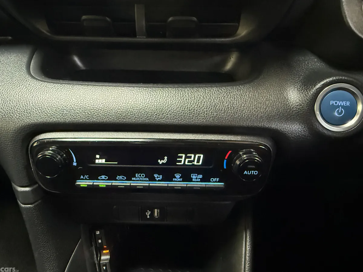 Toyota Yaris Hatchback, Petrol Hybrid, 2022, Blue