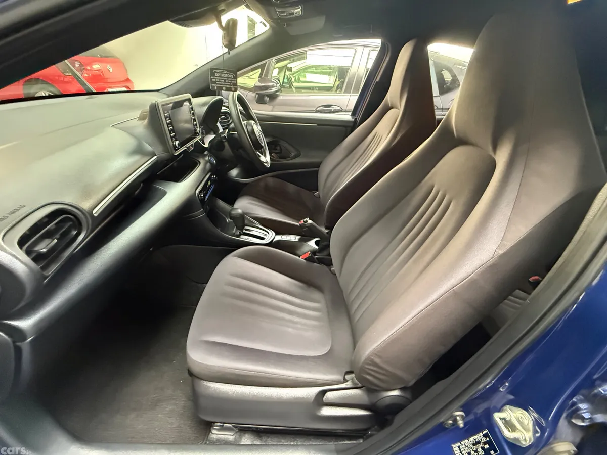 Toyota Yaris Hatchback, Petrol Hybrid, 2022, Blue