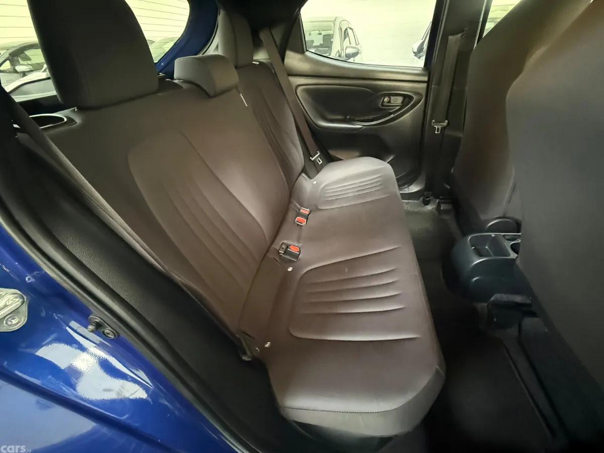 Toyota Yaris Hatchback, Petrol Hybrid, 2022, Blue