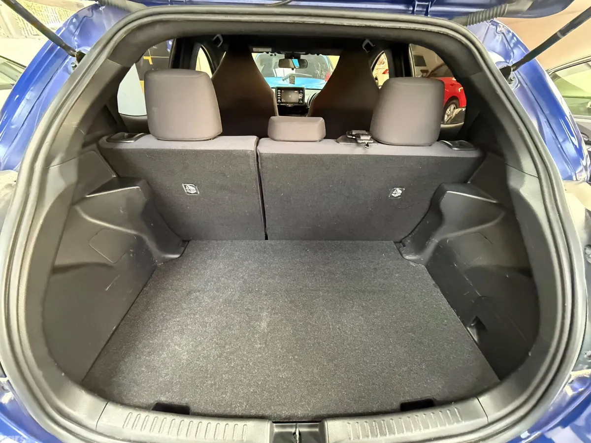 Toyota Yaris Hatchback, Petrol Hybrid, 2022, Blue