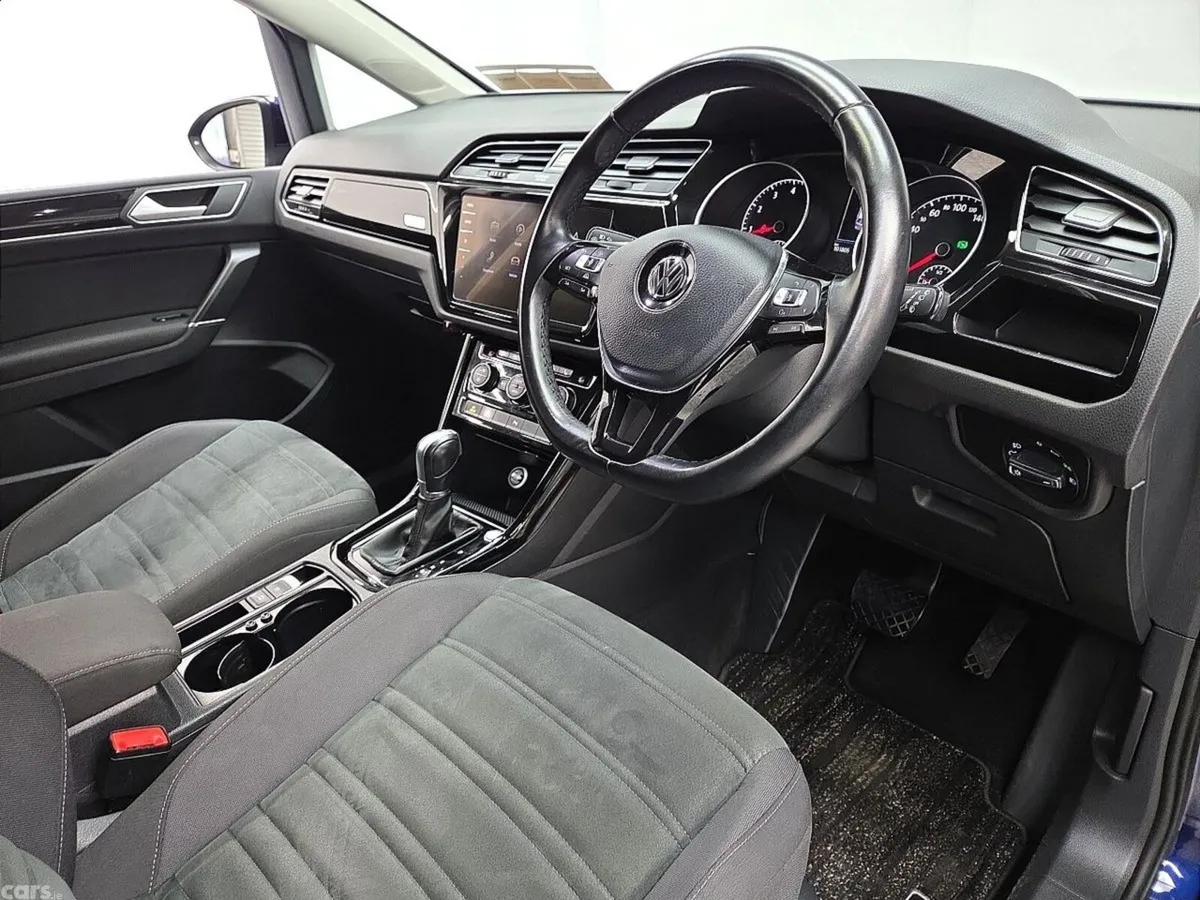 Volkswagen Touran MPV, Petrol, 2018, Blue