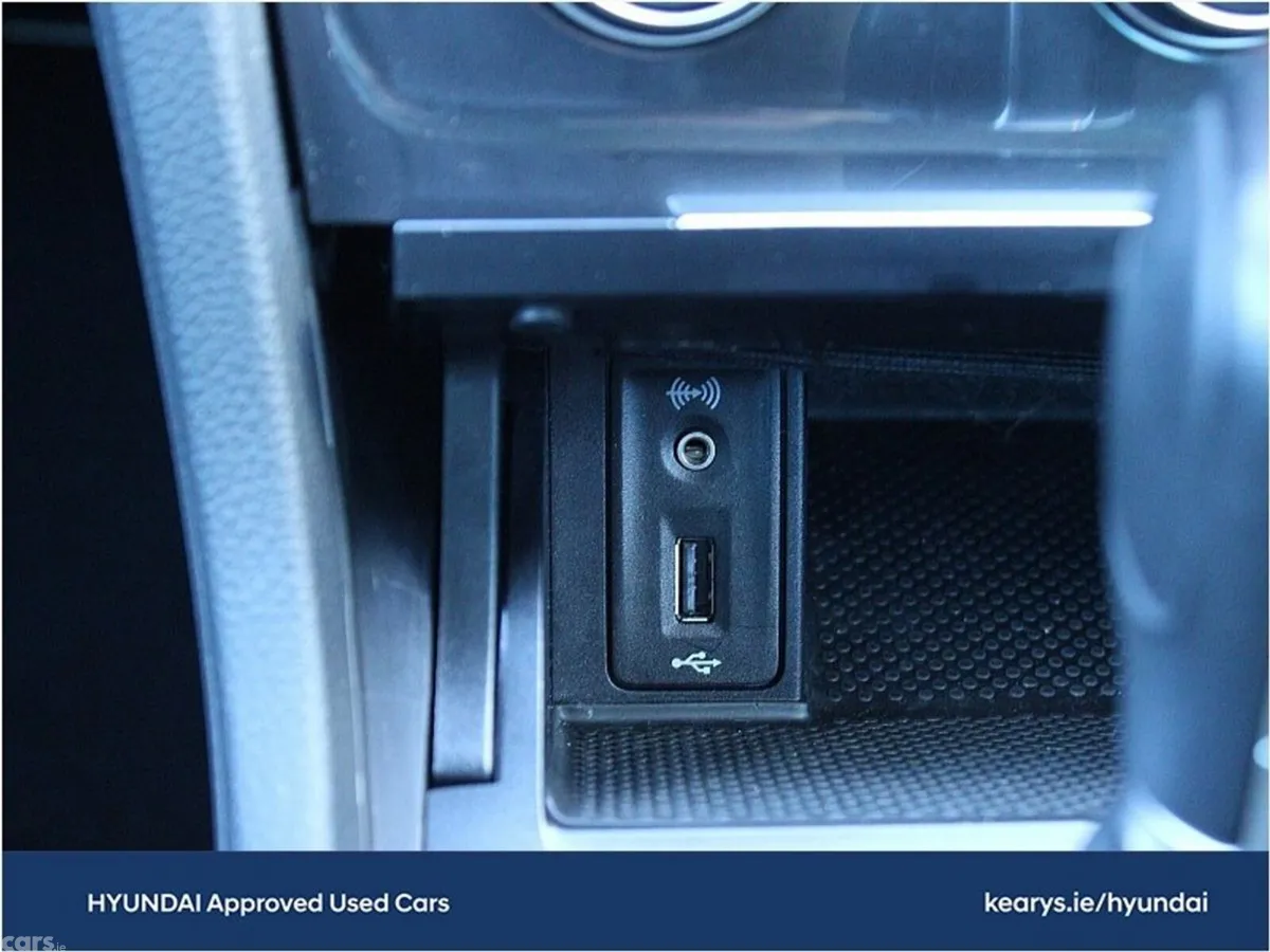 Volkswagen Golf Hatchback, Petrol, 2019, Red