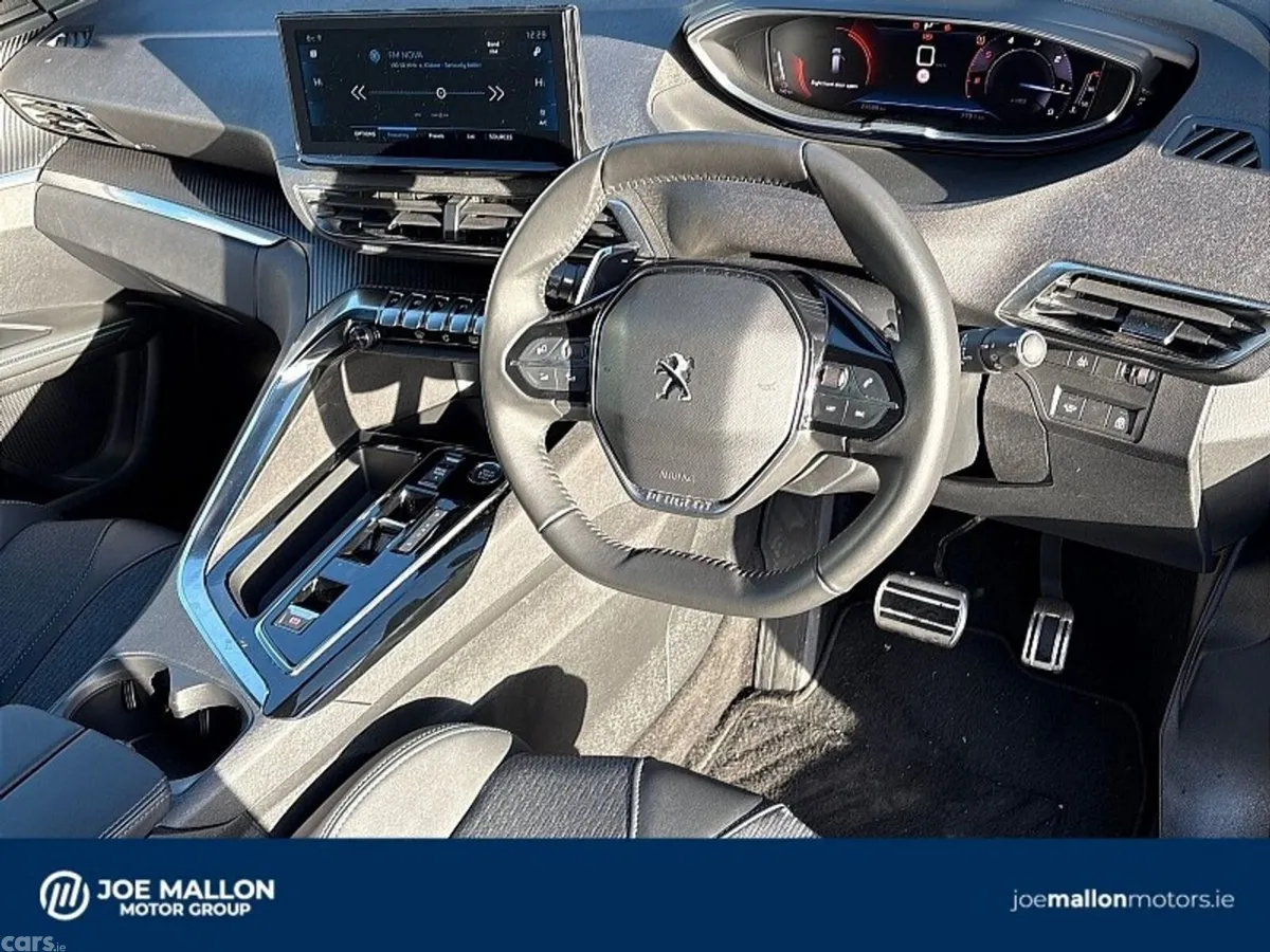Peugeot 5008 MPV, Diesel, 2025, Blue