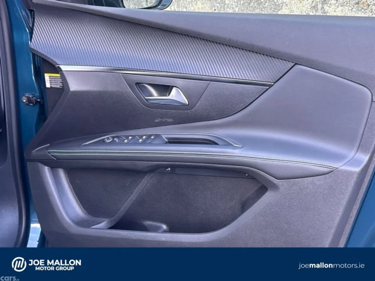 Peugeot 5008 MPV, Diesel, 2025, Blue