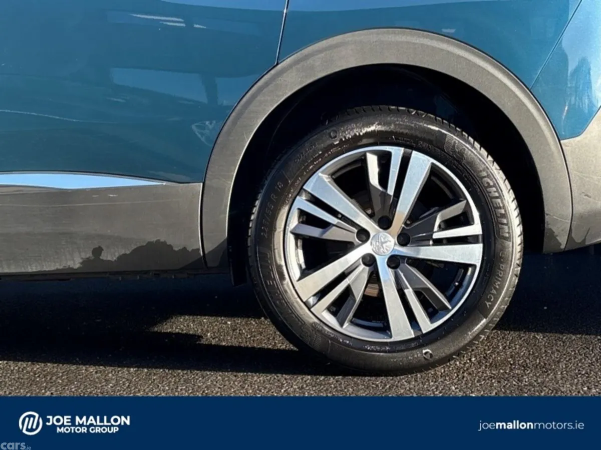 Peugeot 5008 MPV, Diesel, 2025, Blue