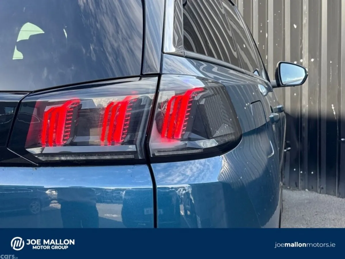 Peugeot 5008 MPV, Diesel, 2025, Blue