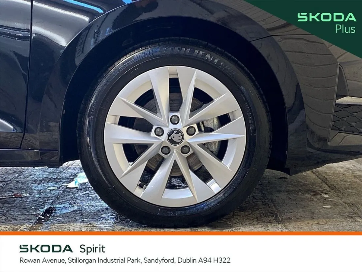 Skoda Octavia Saloon, Petrol, 2026, Black