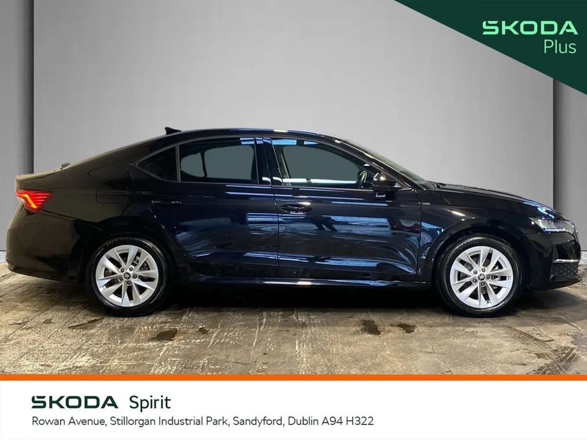 Skoda Octavia Saloon, Petrol, 2026, Black