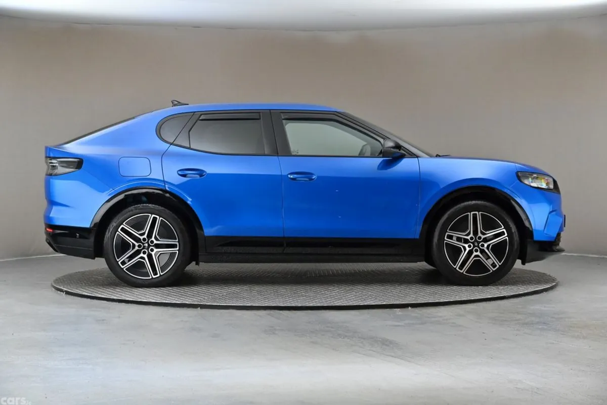 Ford Capri SUV, Electric, 2026, Blue