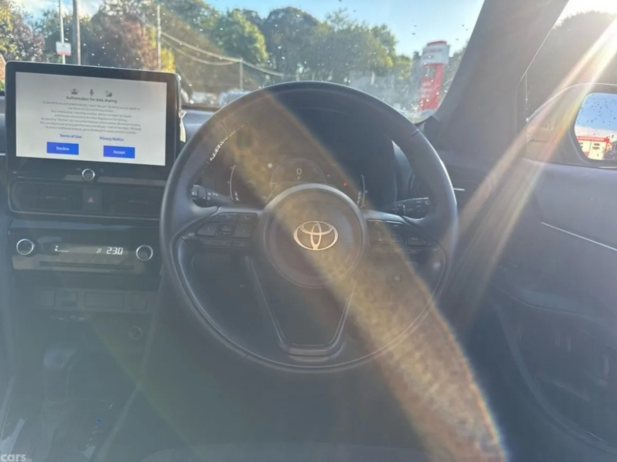 Toyota Yaris Cross Hatchback, Petrol Hybrid, 2026, Green
